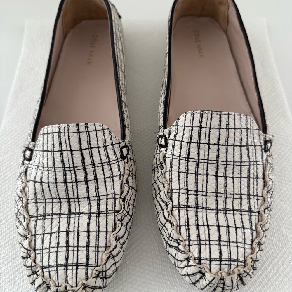 Cole Haan Cary Venetian – White w/ Black Trim Loafers – Women’s 10B (Worn Once)